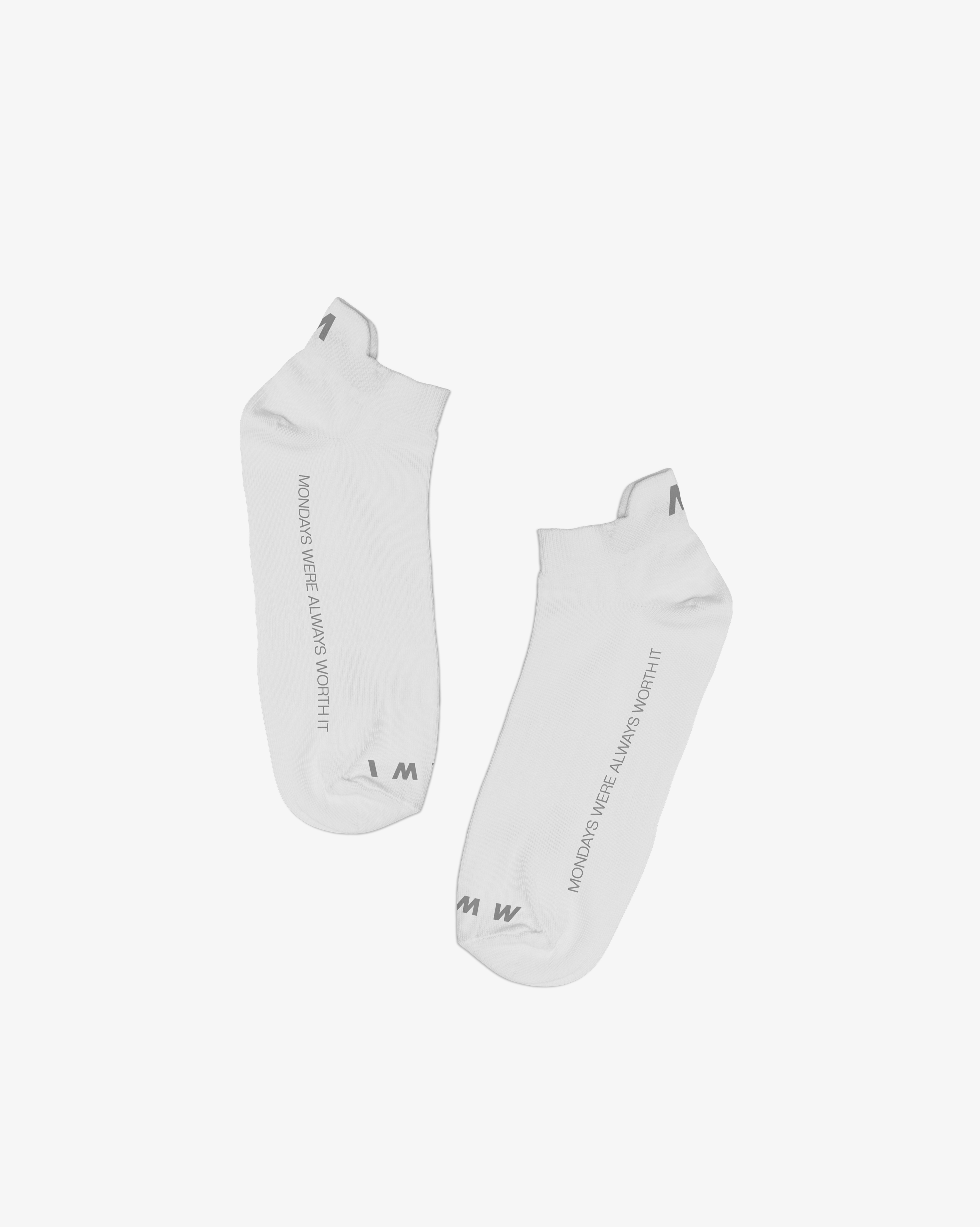 WHITE SHORT PERFORMANCE SOCKS
